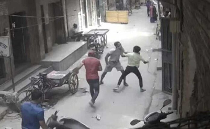 Man was slit, beheaded in public scene in Delhi