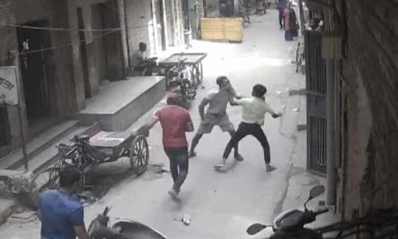 Man was slit, beheaded in public scene in Delhi