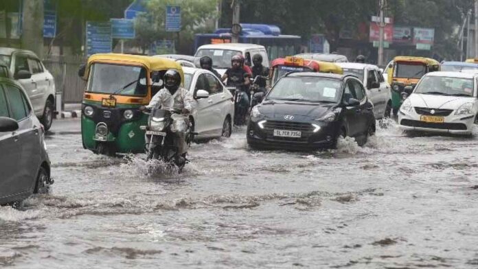 Monsoon in Delhi: Heavy rain, water on roads, heavy jam