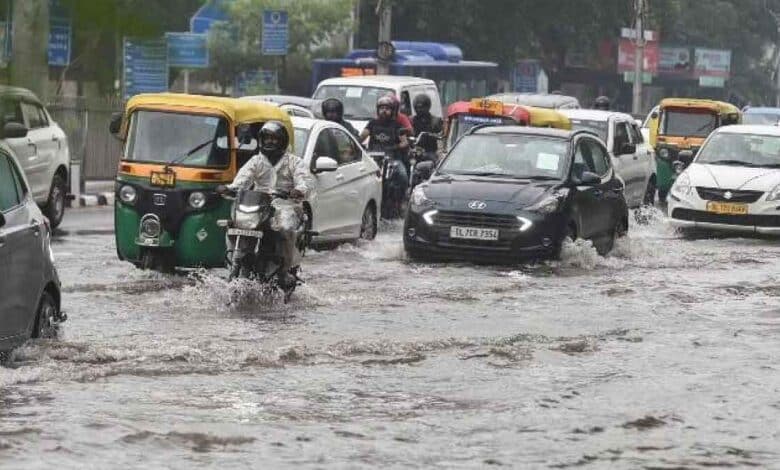 Monsoon in Delhi: Heavy rain, water on roads, heavy jam
