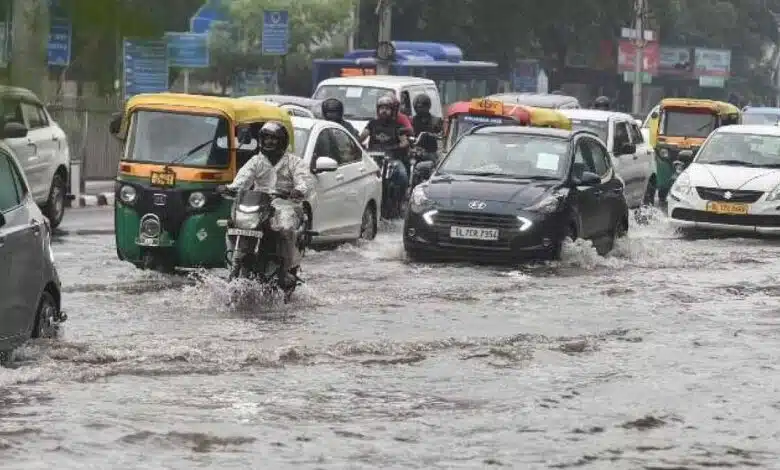Monsoon in Delhi: Heavy rain, water on roads, heavy jam