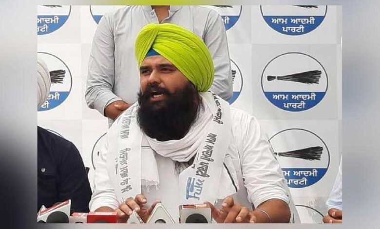 AAP takes on BJP: Says "Congress-Mukt” to "Congress-Yukt”