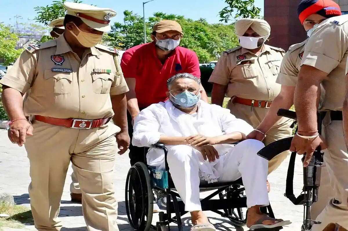 mukhtar ansari 5 jail officials suspended for helping Mukhtar Ansari