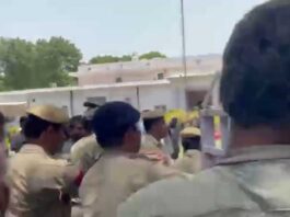 Congress Pulls Up Police For Entering Headquarters