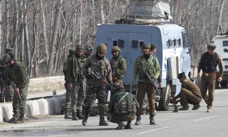 1 policeman killed, 2 injured in Srinagar militant firing
