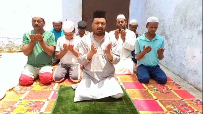 Farmers prayed for rain in Hardoi