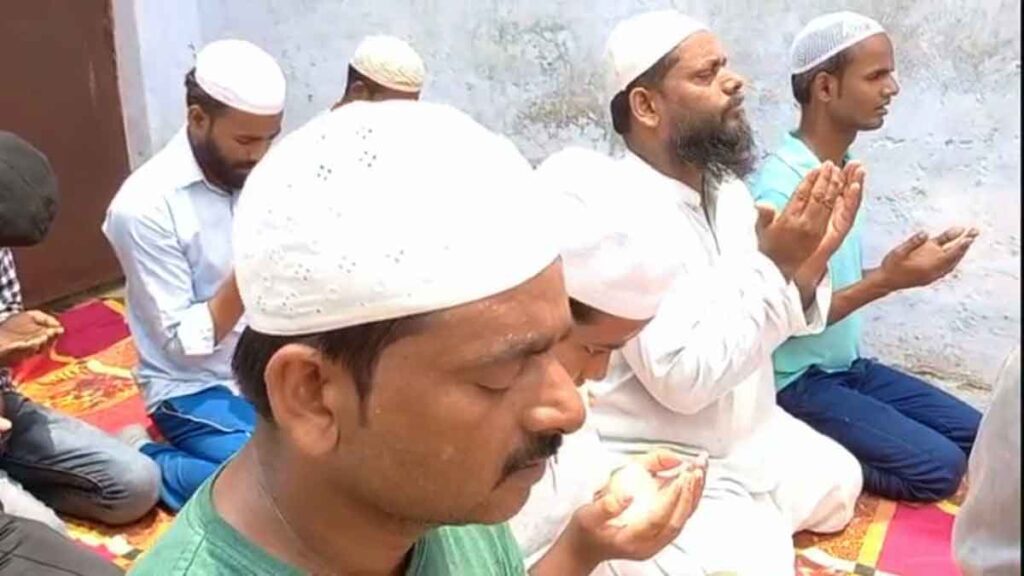 Farmers prayed for rain in Hardoi