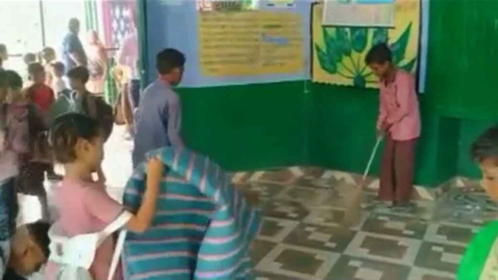 Broom being installed by children in Hardoi school