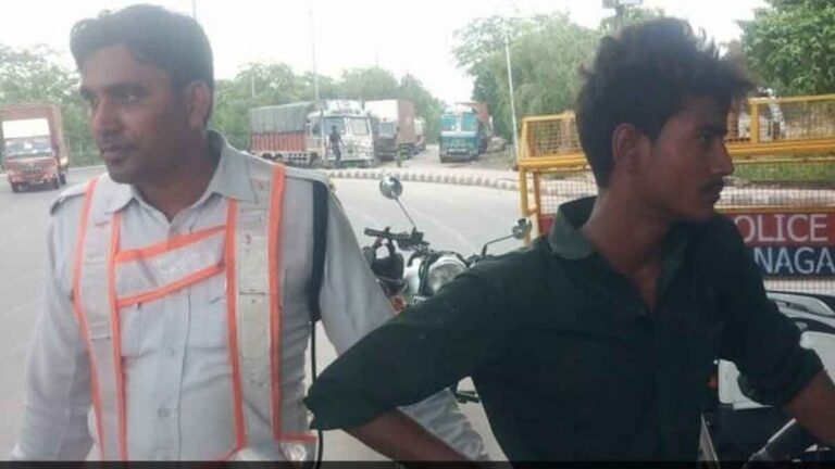 Traffic police ने स्नैचर को पकड़ने के लिए 1 किमी तक किया पीछा, महिला का पर्स वापस पाया