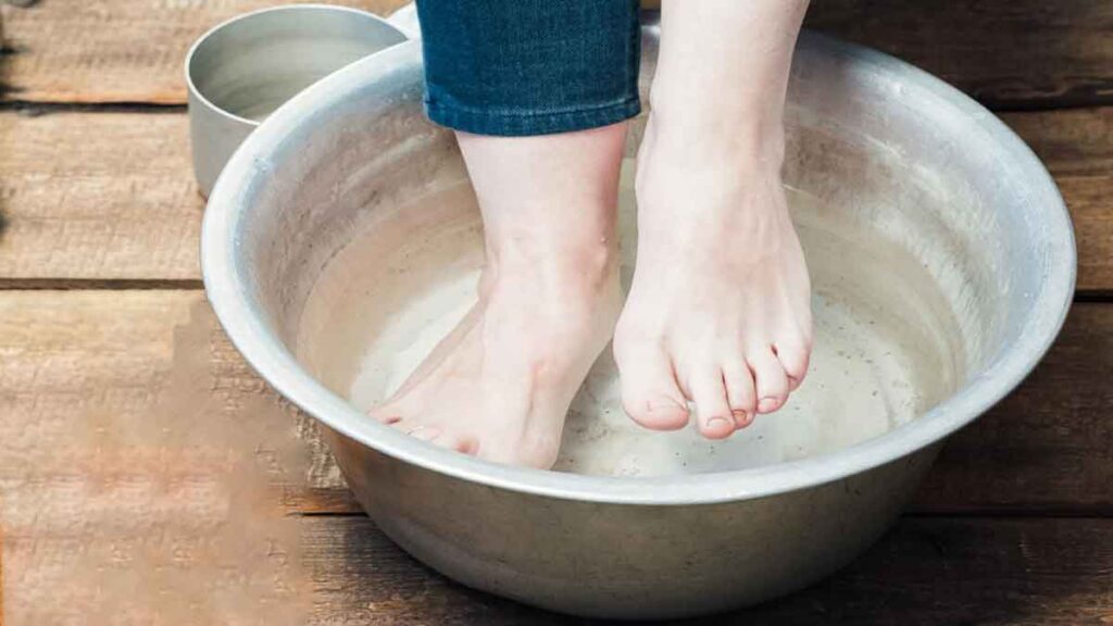 5 Home Remedies To Treat Swollen Feet