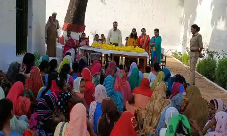 Shahjahanpur jail women prisoners get Adornment items