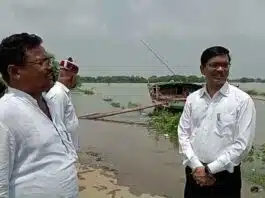 DM Mirzapur inspected the flood affected villages