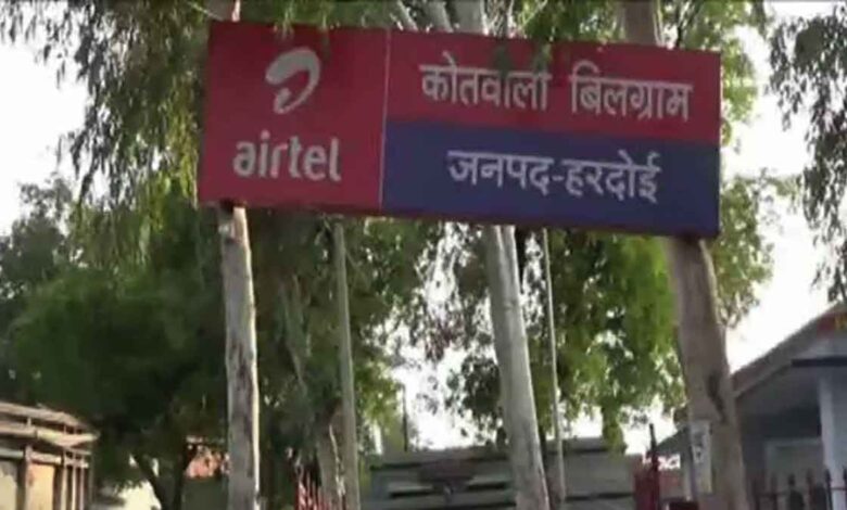 Drunkard created a ruckus in the Hardoi Kotwali