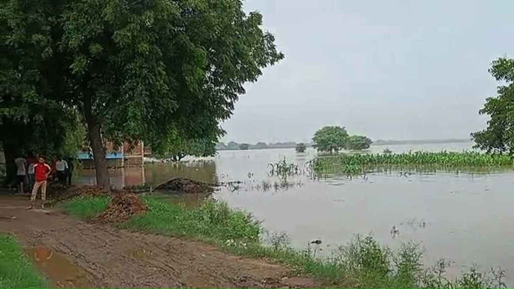 Ganga level rises Mirzapur administration on alert