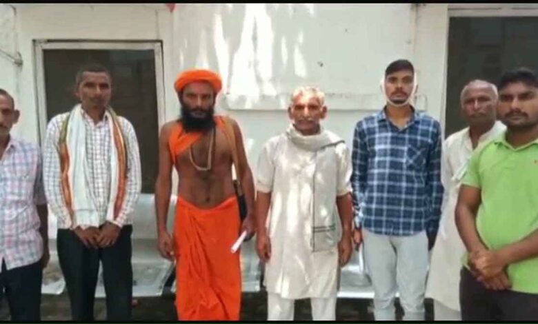 Baba was beaten up in Hardoi, a case was registered against him