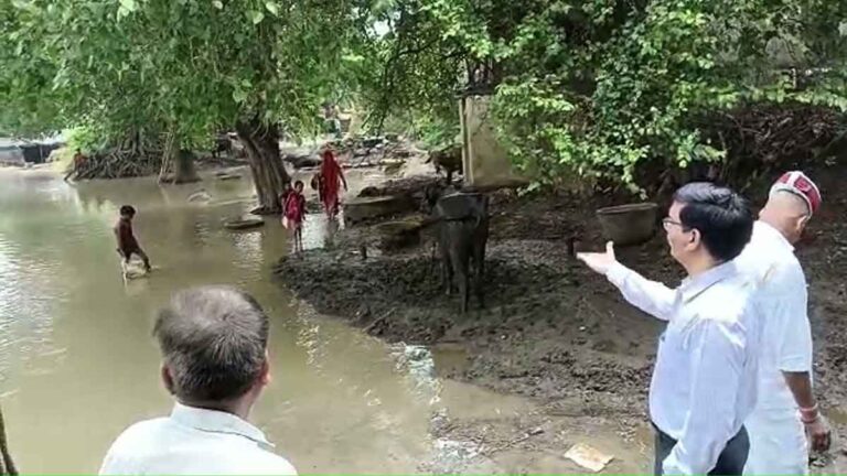 Mirzapur में गंगा का जलस्तर बढने से जिला प्रशासन सतर्क