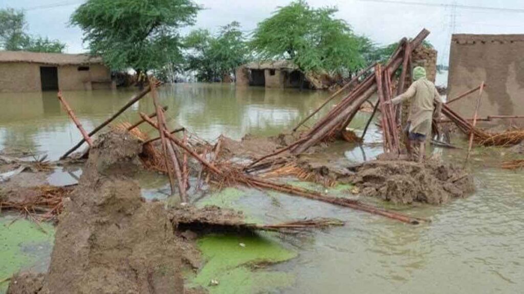 Pakistan declares national emergency 937 people died in floods