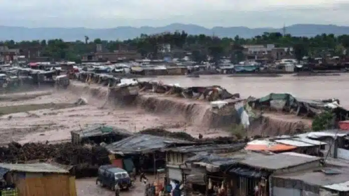 Pakistan declares national emergency 937 people died in floods