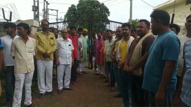 Rage among villagers due to heavy power cuts in Ballia