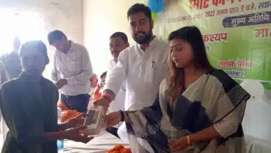Smartphone distribution ceremony in Budaun district