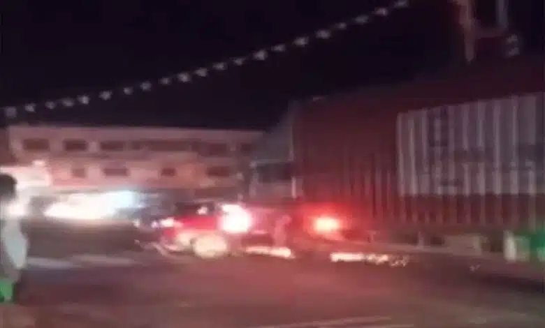 Truck dragged UP Samajwadi Party leader's car for 500 meters