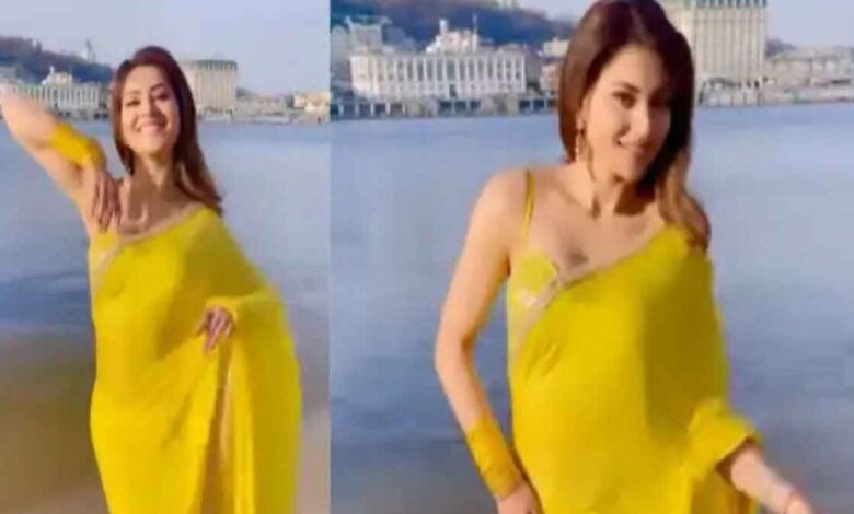 Urvashi Rautela looked beautiful in a yellow sari