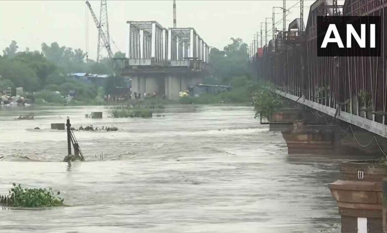 Water level of Yamuna River crosses danger mark in Delhi