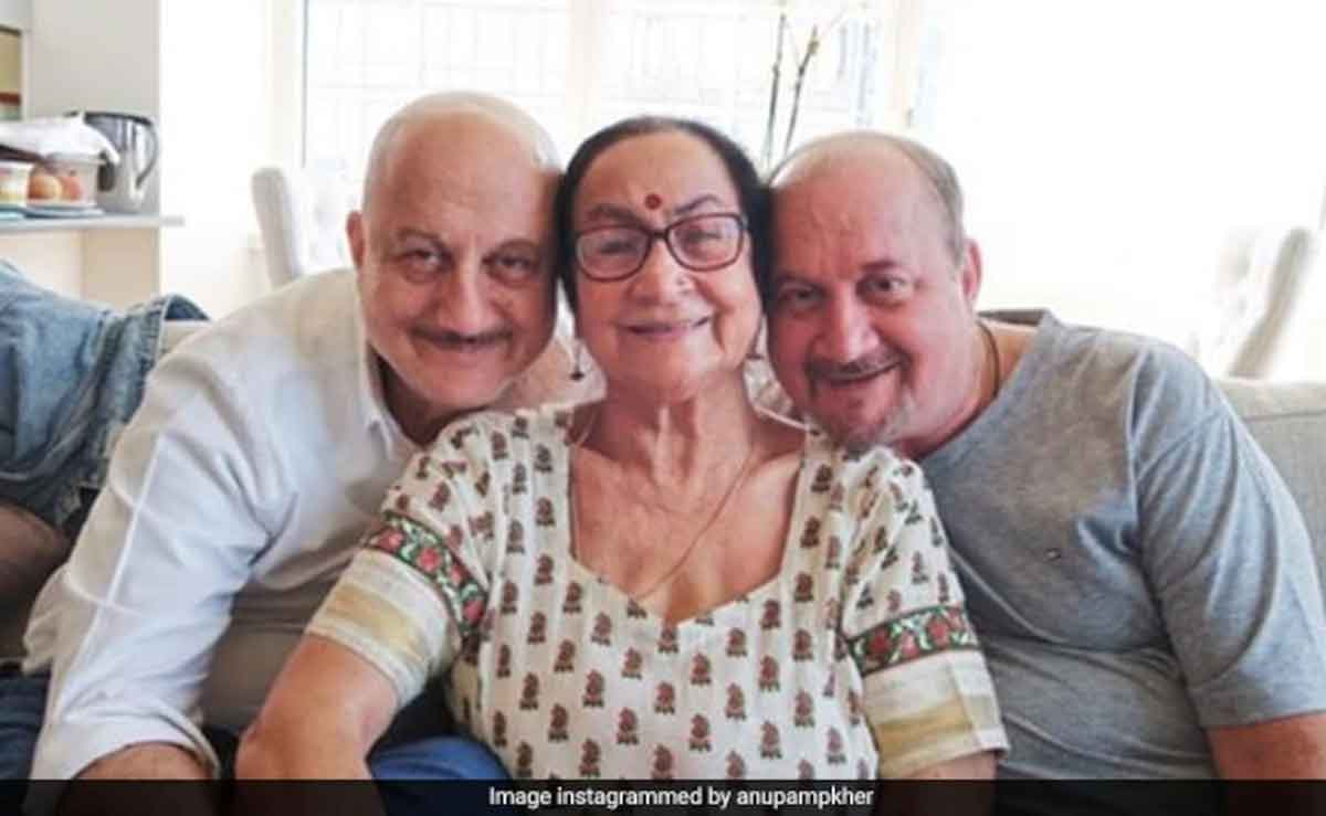 Anupam Kher wishes on Janmashtami 2022