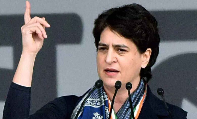 Priyanka gandhi supports sanjay raut