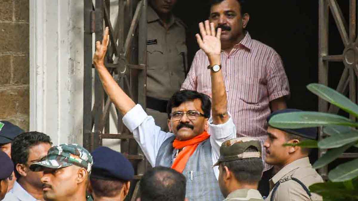 Priyanka gandhi supports sanjay raut