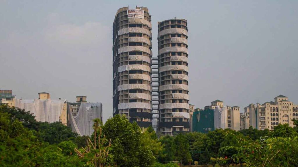 Noida Twin Towers, taller than Qutub Minar, 55,000 tonnes of debris