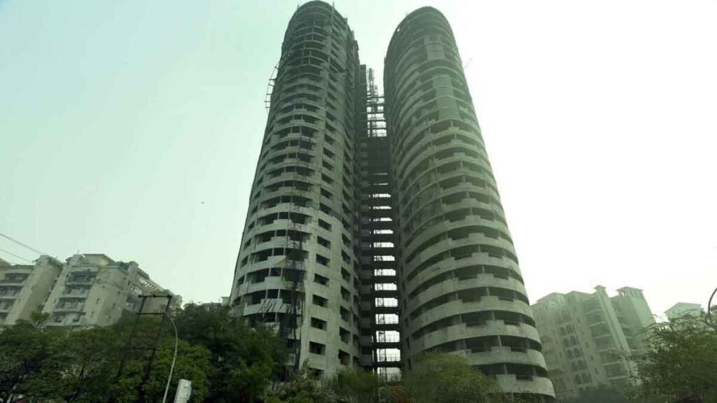 Noida Twin Towers, taller than Qutub Minar, 55,000 tonnes of debris