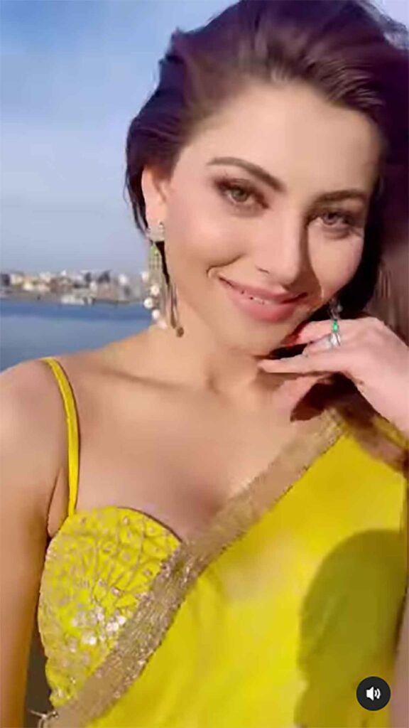 Urvashi Rautela looked beautiful in a yellow sari