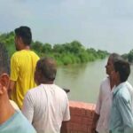 2 girl students jumped in Bulandshahr Ganganahar