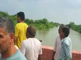 2 girl students jumped in Bulandshahr Ganganahar
