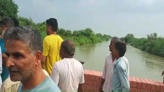 2 girl students jumped in Bulandshahr Ganganahar