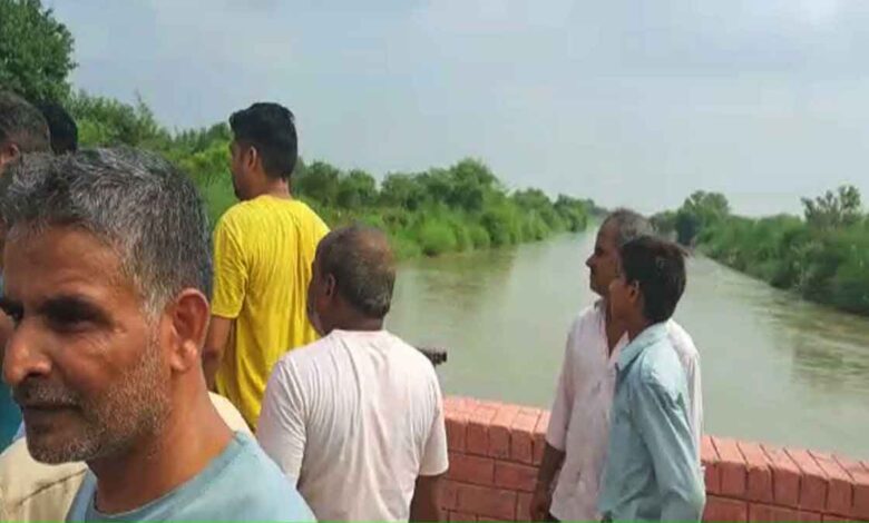 2 girl students jumped in Bulandshahr Ganganahar