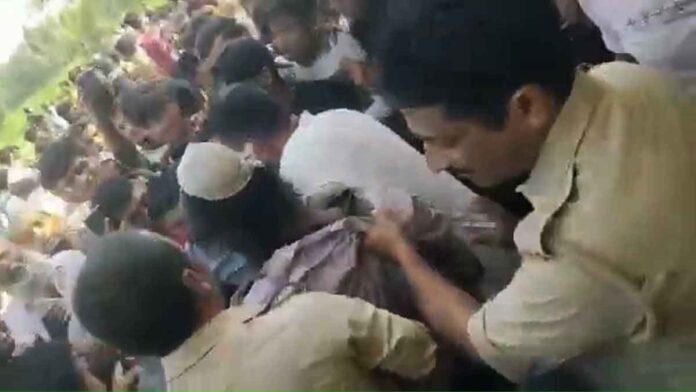2 people beaten by mob for child theft in Moradabad