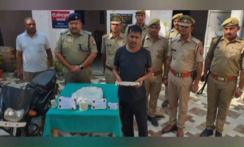 25000 rupees reward criminal arrested from Deoria