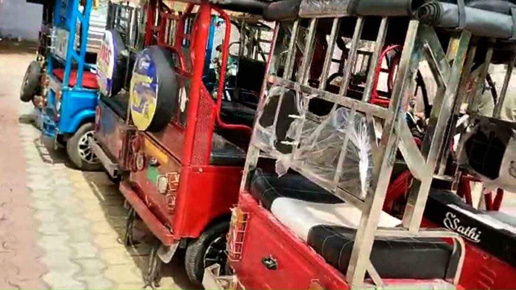 3 thiefs arrested in Amroha, 5 e-rickshaws recovered