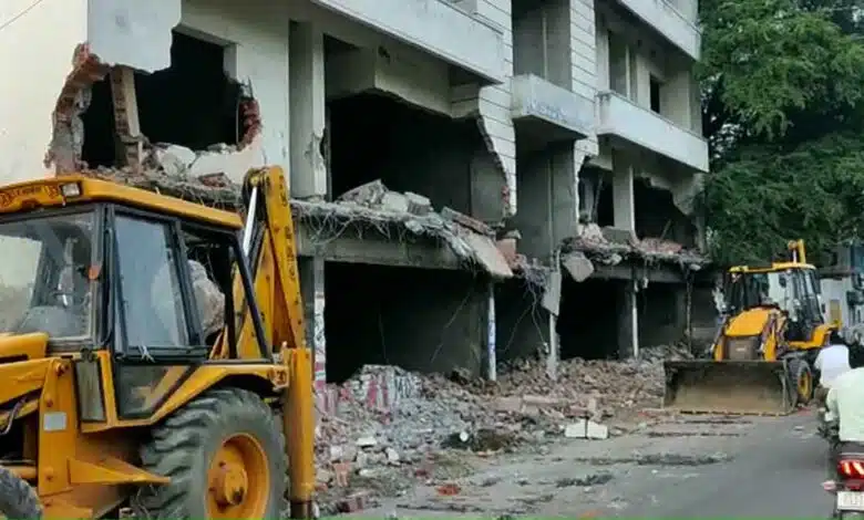 BDA team broken Bareilly AAP leaders illegal tower