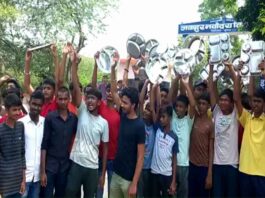 Ballia Sihachavar Navodaya Vidyalaya Students on dharna