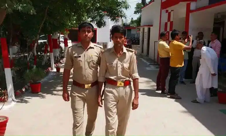 Fraud of 1 lakh by becoming a fake inspector in Bijnor