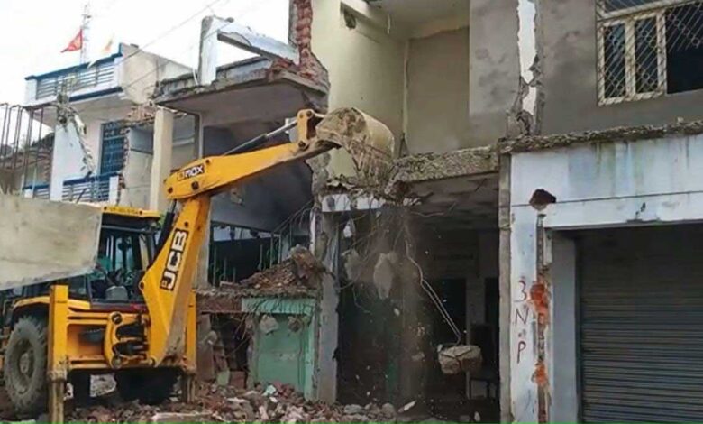 Bulldozer on encroachment near Amethi Overbridge