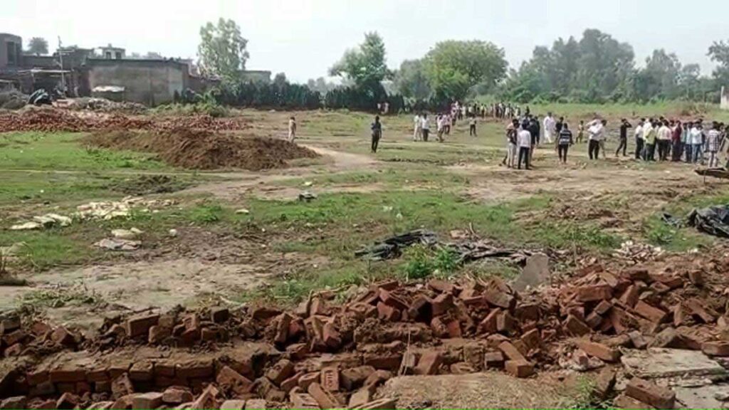 Illegal occupation of Chandpur graveyard