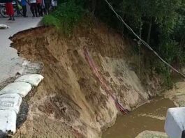Deoria Pidra Ghat bridge Approach fell in the river