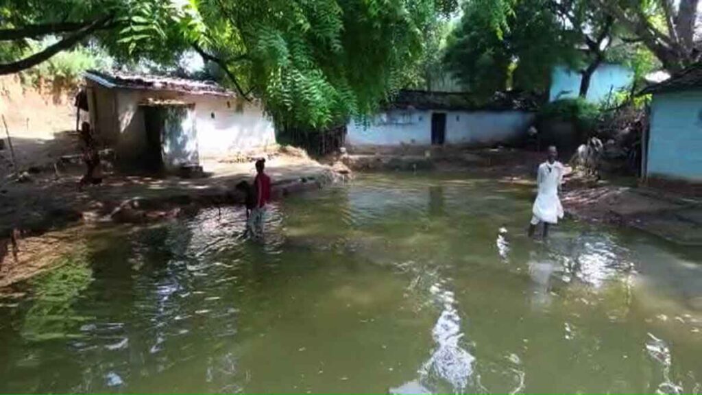 Hamirpur Maudaha dam overflows water in villages