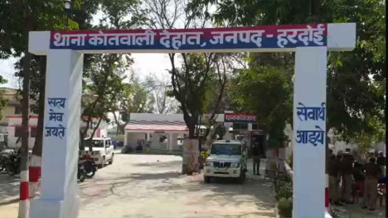 Hardoi में लैला से मिलने पहुँचे मजनू पर चले चप्पल जूते