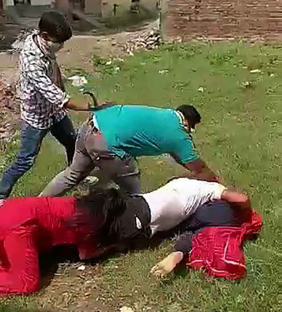 Moradabad Dabangs publicly beat up husband and wife