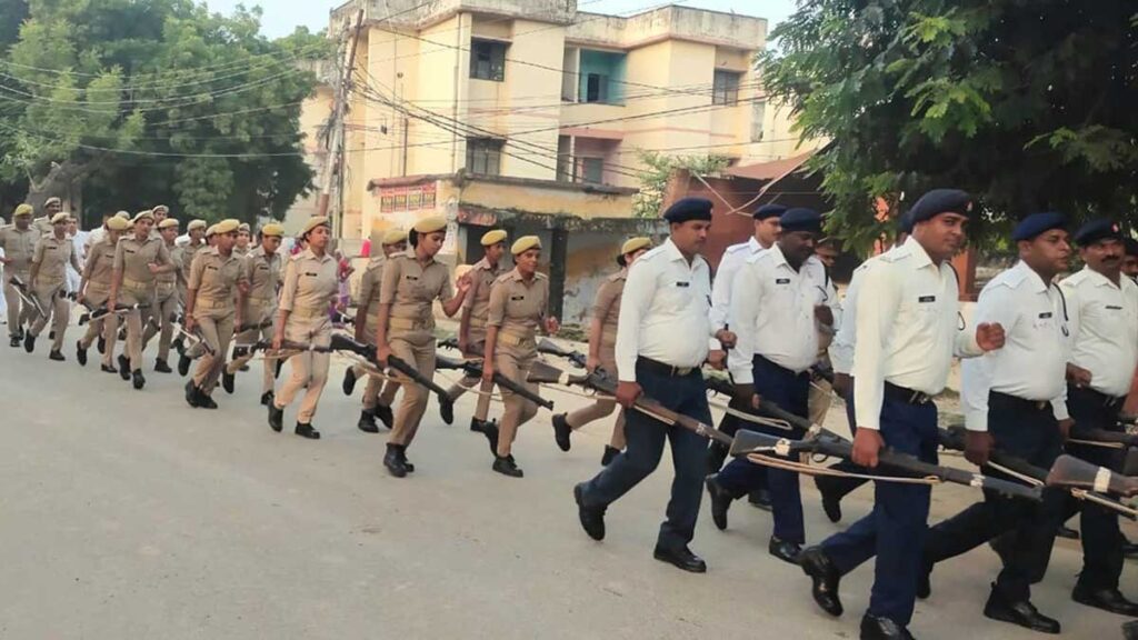 Mirzapur SP took the salute of the parade